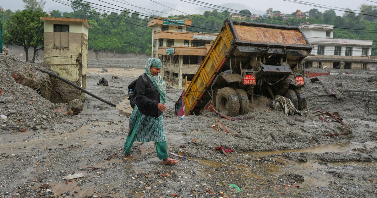 Nepal flood death toll surpasses 600, with more than 3,000 missing, as poor weather hampers rescues